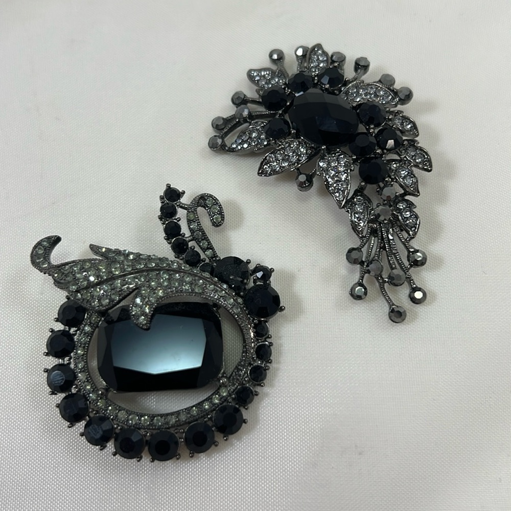 Carucci Fashion jewelry brooches - set of two